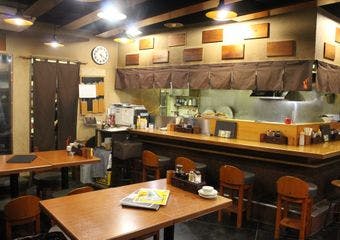 昭和の味を受け継ぎ、九州名物を心から味わうことができる隠れ家で、今夜も乾杯