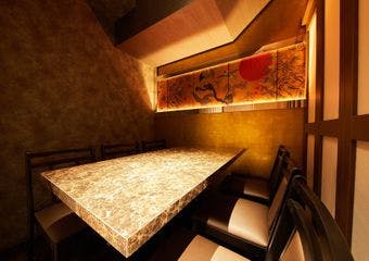 新潟直送の希少なノドグロ料理を完全個室で堪能する贅沢なひとときを