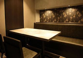 新感覚の創作和食ダイニングレストラン。和食をベースに四季折々の素材を用いた創作料理をお愉しみ下さい。