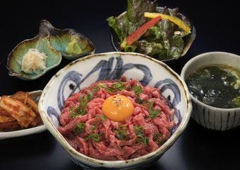 牛刺しと焼肉 仔虎 クリスロード店