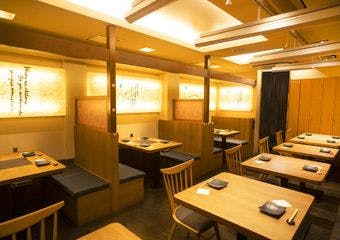 老舗で味わう本格鶏料理、梅田駅から徒歩3分の至福のひととき