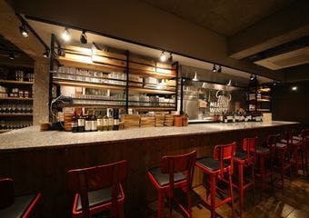 熟成肉とワインの絶妙なハーモニー、秋葉原で特別なひとときをお楽しみください。う