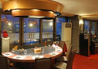 【完全個室あり】北関東唯一の神戸ビーフオフィシャル鉄板焼ステーキレストラン。　接待や会食、記念日デートや顔合わせなど、特別なひとときを。