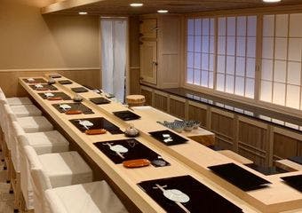 銀座の隠れ家で味わう本格寿司 目の前で繰り広げられる職人技