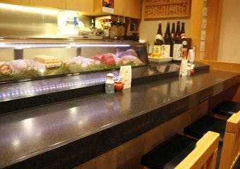 能登魚介を赤酢と共に。近江町市場直送の鮮魚×太巻き名物「鉄”火（でっか）巻き」和の寛ぎ空間で。