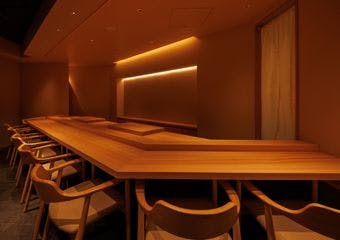 恵比寿の隠れ家で味わう、40年の技と信頼が織りなす江戸前寿司の真髄