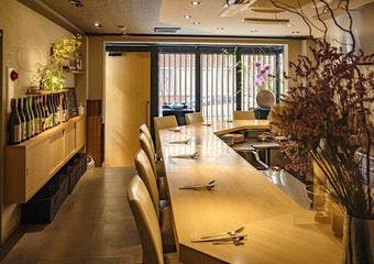 手間暇かけた和食と鮨を堪能できる、大人の隠れ家で心温まるひとときを