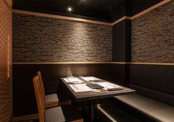 赤坂の隠れ家で味わう極上の蟹と鮨、個室で心ゆくまで楽しむ贅沢な時間