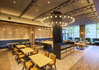 汐留の開放的な空間で、出来たてグリル料理を堪能する特別なひととき。