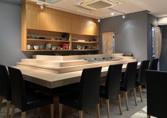 目黒の隠れ家で味わう、職人技が光る握りと季節の天ぷらを心ゆくまでご堪能ください