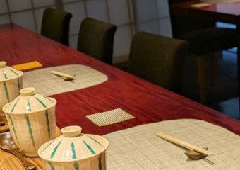 旬の味覚を五感で楽しむ。赤坂の閑静な路地で味わう本格日本料理。