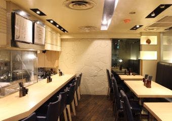 炭火焼きと旬の食材を活かした和食を、恵比寿で気軽に堪能。