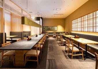 直営問屋の職人が捌く関西風うなぎを羽田空港でそのまま楽しむ