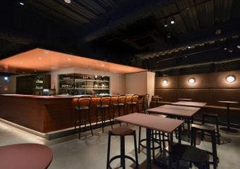 恵比寿駅からわずか2分の好立地で、1,000種のワインがあなたを待っています