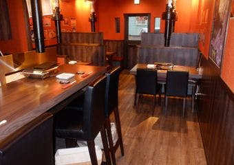 西新宿の裏路地に佇むお店。A5ランク雌牛と黒糖ダレの絶品焼肉体験を