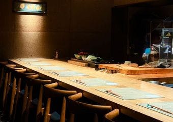 ミシュランガイド京都・大阪2025 セレクテッドレストラン掲載のカウンター割烹の店