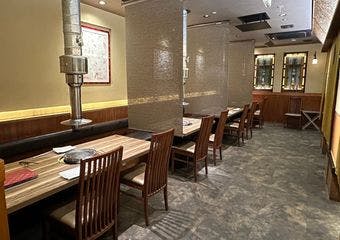 名古屋駅近くで、流通が希少な“幻の和牛”・尾崎牛を中心に、濃厚な旨みと繊細な口どけを特別なひとときにふさわしい一皿としてご提供いたします。