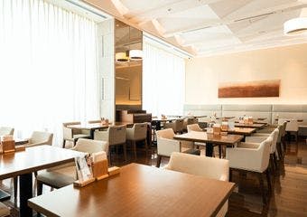 自然体で楽しむ本格料理の贅沢なひとときを、カフェ コントレイルで