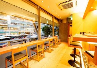 東京駅で味わう鮮度抜群の寿司と大人の隠れ家の出会い