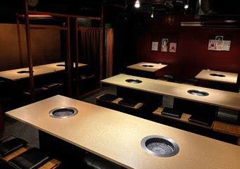 霜降り牛で至福のひととき、京都でビールと共に味わう贅沢な焼肉時間