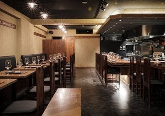 全国各地の旬を集めた一皿が、心に残る特別な夜を演出します