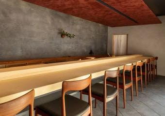 熟練職人による本格江戸前鮨を心ゆくまでお楽しみいただけます。