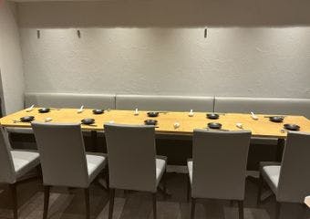 浦和駅北口徒歩1分。名物「麻婆豆腐」が人気の本格中華レストラン。洗練空間で多彩な料理を堪能できます。