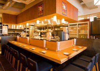 名酒の隠れ家で心温まるひとときを過ごす、厳選された銘酒と絶品つまみ