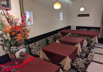 オリエンタルの香り漂う落ち着いた空間で中国料理38年のオーナーシェフが、五感で楽しむオンリーワンの料理を提供致します。
