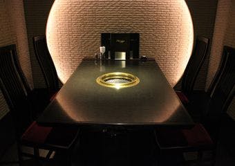 仙台牛を贅沢に味わえる上質焼肉店。全席個室で大切な時間をゆったり演出。