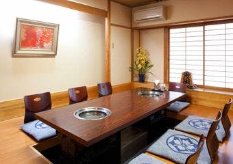 極上の神戸ビーフと米沢牛、熟練職人が選び抜いた牝牛で、至福のひとときを