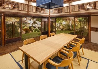 美しい庭園を眺めながら、幻の葉山牛を味わう贅沢なひと時を