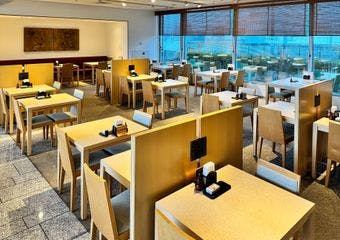 本格的な日本料理、旬の味覚満載の会席料理をお手頃な価格でお楽しみいただけます。