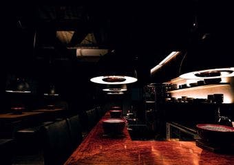 専属焼き師が最適な火入れで仕上げる、個室で愉しむ極上国産牛の贅沢体験