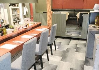 喧騒から外れた路地裏に佇む隠れ家イタリアン。落ち着いた雰囲気の店内で絶品料理をご堪能あれ。