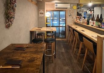 女性のおひとり様にぴったりの、ソムリエ女将が選ぶ美酒と旬の味わいで至福の時間を