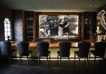 看板なき扉の先で味わう、トスカーナ郷土料理の至福の饗宴、隠れ家イタリアン