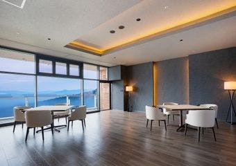 空間はぬくもりを大切に、
お客様にとってお食事の時間があたたかなものとなるよう
おもてなしをさせていただきます。