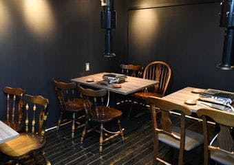 芝浦直送の黒毛和牛を堪能できる春日部の隠れ家焼肉店で、厳選ワインと共に特別なひと時を