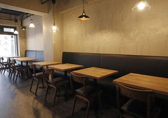 恵比寿の隠れ家で楽しむ厳選日本酒と創作料理、五感で味わうひとときを