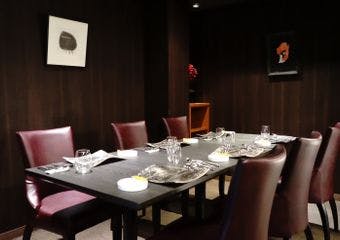 隠れ家で味わうイタリアンとフレンチの融合、シェフの技が光る至極のコース