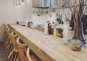 自然派ワインと手作りフレンチを、心地よい空間でゆったりと楽しむ