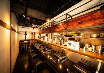 半世紀の伝統が息づく西九条安兵衛、裏天王寺で心を満たす焼肉を味わう