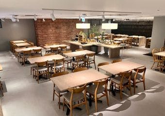 久屋大通を望む開放的な空間で味わうパスタ＆ブッフェ