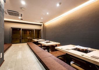 和牛のルーツを味わうならここで、本格すき焼きと厳選日本酒の贅沢を堪能