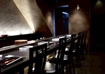 熟練の職人が握る鮨とこだわりの出汁で味わうしゃぶしゃぶが織りなす至福のひととき