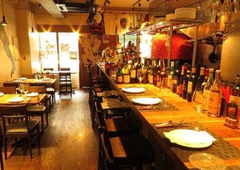 炎が織りなす極上のピッツァと、出逢いを愉しむワイン。