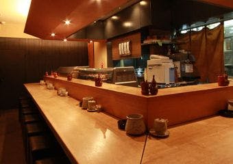 職人技が光る焼き場で、繊細な串の魅力を堪能する贅沢なひととき