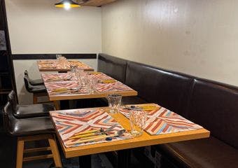 旬の味覚とワインを、ソムリエの確かなセレクトで楽しむ。心満たされる大人の贅沢な時間をお届け。