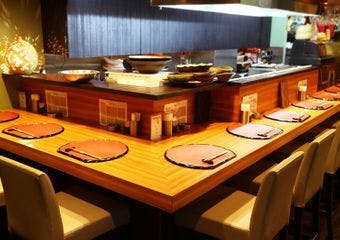 心斎橋からすぐ、大人の隠れ家で味わう全国の鮮魚と珍味の数々